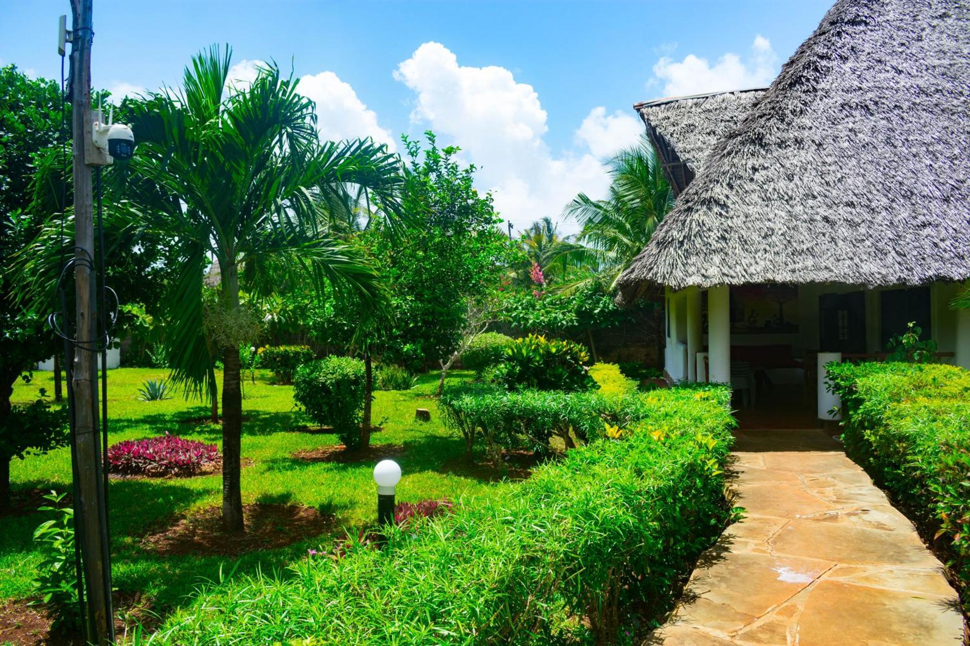 Villas Dora And Holly Diani Beach Buitenkant foto