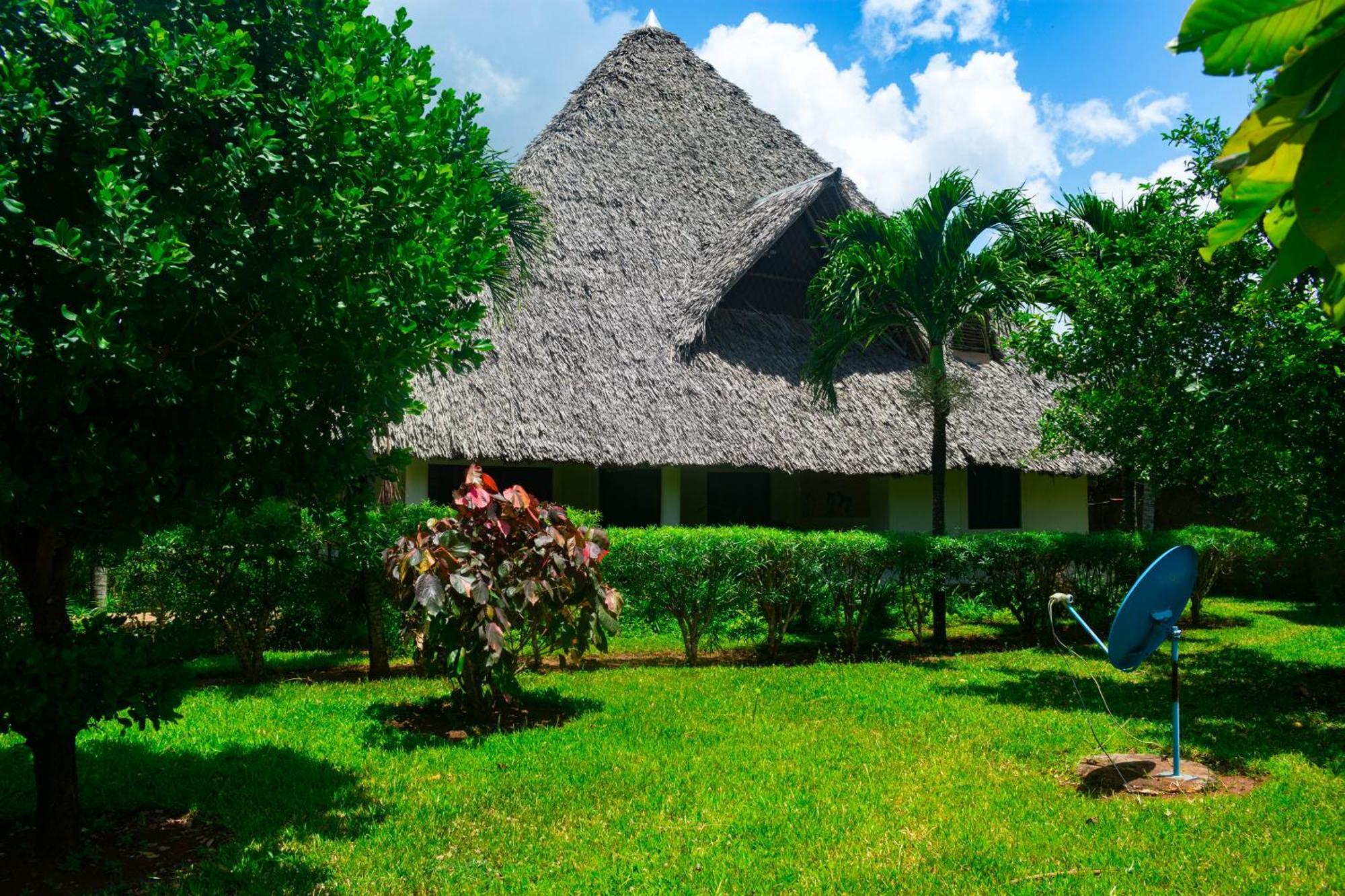 Villas Dora And Holly Diani Beach Buitenkant foto