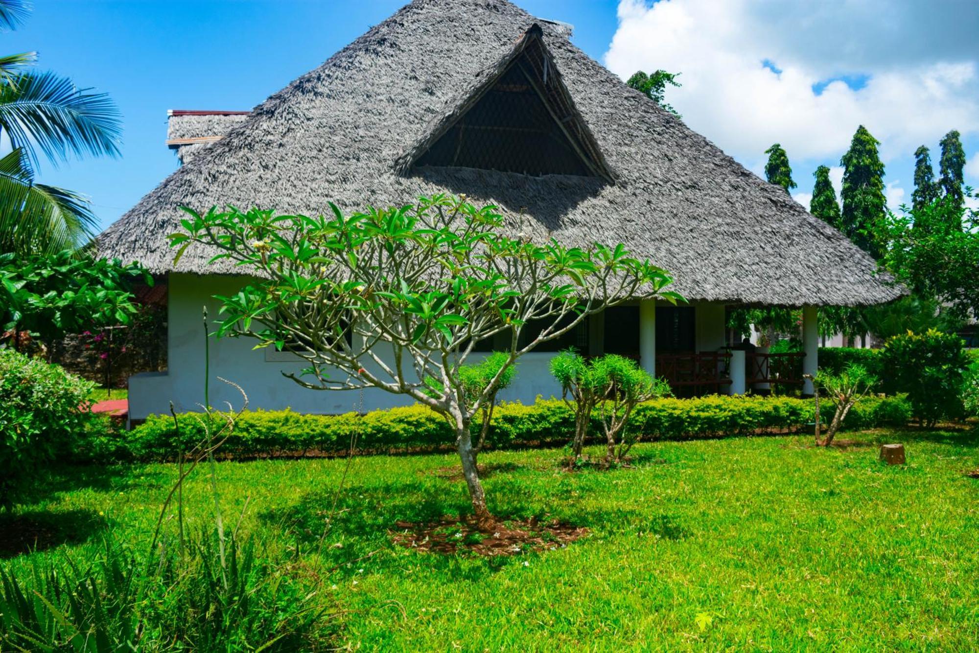 Villas Dora And Holly Diani Beach Buitenkant foto